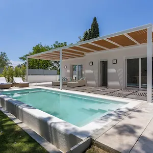 https://genteel-home-villa-el-noruego.1costadelsol.com
